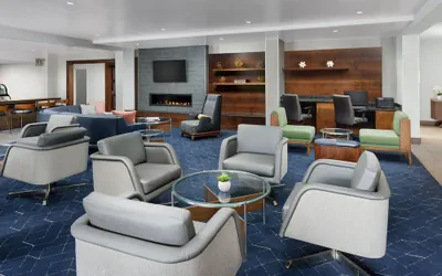 Photo 3 - Courtyard by Marriott Manchester - Boston Regional Airport