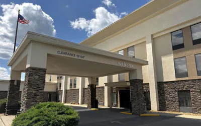 Photo 2 - Hampton Inn Kent/Akron Area