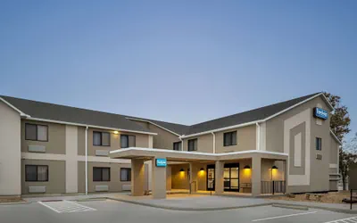 Photo 2 - Travelodge by Wyndham Dexter
