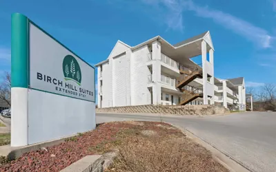 Photo 2 - Birch Hill Suites Kansas City – Independence