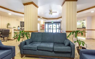 Photo 5 - Comfort Suites Summit County
