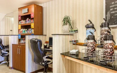 Photo 3 - Comfort Suites Summit County
