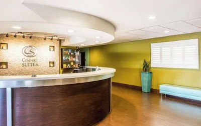 Photo 4 - Comfort Suites Fresno River Park