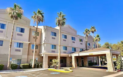 Photo 2 - Baymont by Wyndham Phoenix North