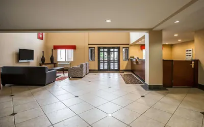 Photo 4 - Econo Lodge Inn & Suites Monroe