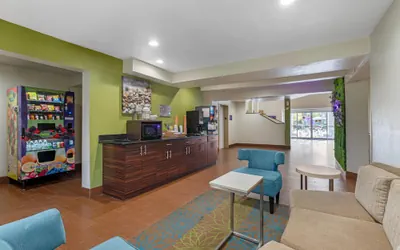 Photo 4 - Sleep Inn near Busch Gardens/USF