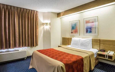 Photo 2 - Econo Lodge Denver International Airport