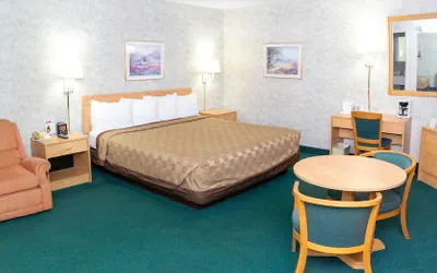 Photo 2 - Regency Inn Perrysburg