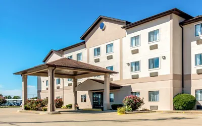 Photo 2 - Quality Inn & Suites Salem near I-57