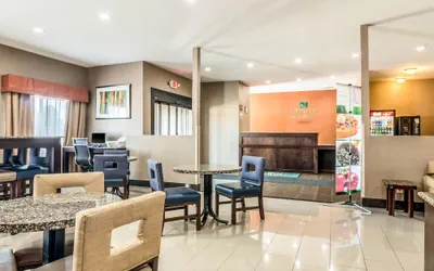 Photo 3 - Quality Inn & Suites Salem near I-57