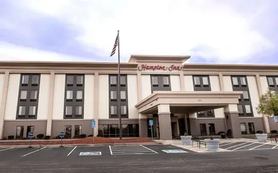 Photo 2 - Hampton Inn Louisville-North/Clarksville