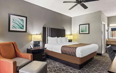Photo 4 - Best Western Inn