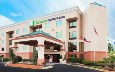 Photo 2 - Holiday Inn Express Hotel & Suites by IHG