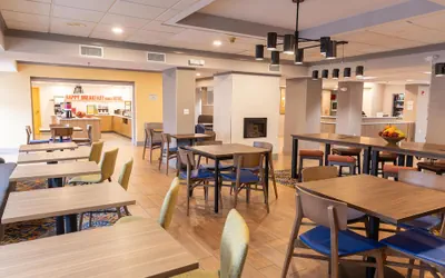 Photo 2 - Hampton Inn Williamsport-Downtown