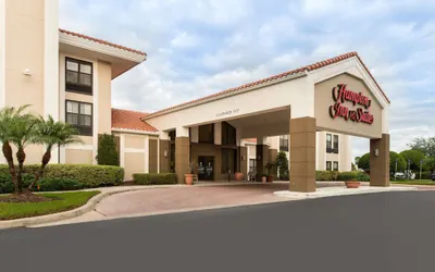 Photo 2 - Hampton Inn & Suites Orlando/East UCF Area