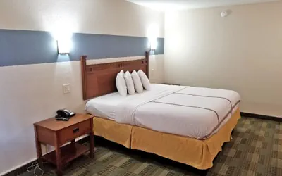 Photo 5 - Americas Best Value Inn Marshall