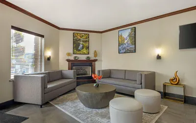 Photo 3 - Best Western Wilsonville Inn & Suites
