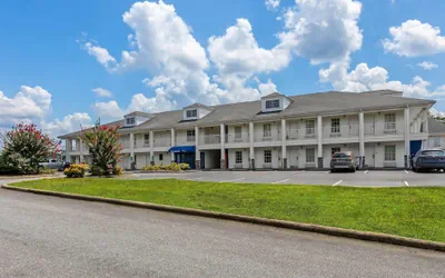 Photo 2 - Baymont by Wyndham Forest City