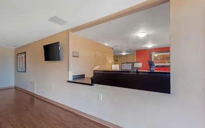 Photo 4 - Extended Stay America Select Suites Rockford State Street