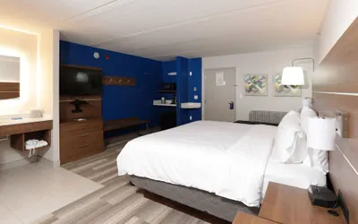 Photo 3 - Holiday Inn Express & Suites Tempe by IHG