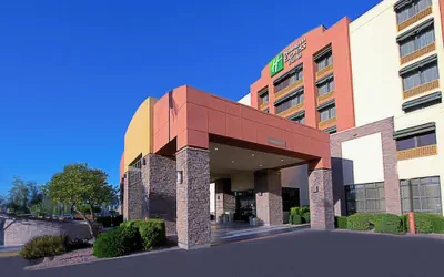 Photo 2 - Holiday Inn Express & Suites Tempe by IHG