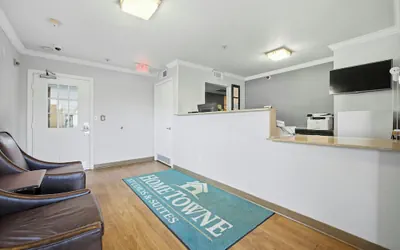 Photo 3 - HomeTowne Studios by Red Roof Atlanta – Peachtree Corners