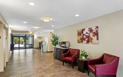 Photo 5 - Red Roof Inn PLUS+ Jacksonville - Southpoint