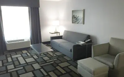Photo 4 - Best Western Plus Birmingham Inn & Suites