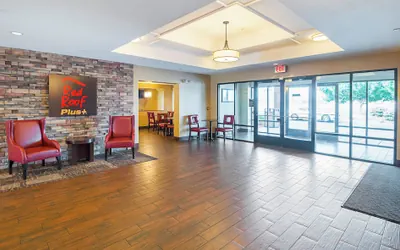 Photo 3 - Red Roof Inn PLUS+ Phoenix West