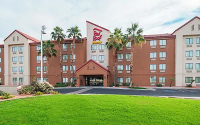 Photo 2 - Red Roof Inn PLUS+ Phoenix West