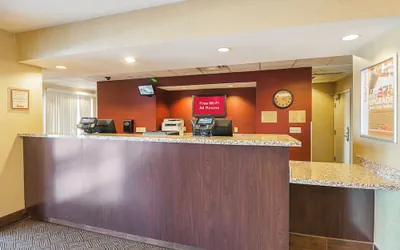 Photo 4 - Red Roof Inn PLUS+ Phoenix West