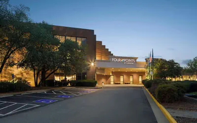 Photo 2 - Four Points by Sheraton Richmond Airport
