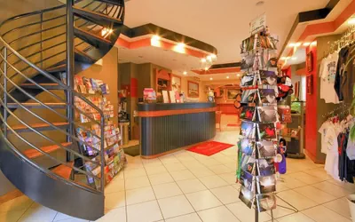 Photo 4 - Econo Lodge At The Falls North
