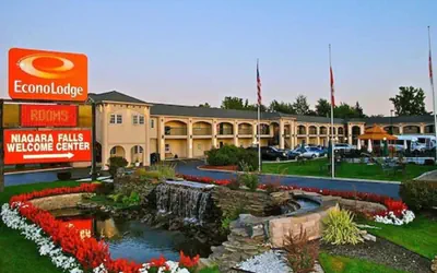 Photo 2 - Econo Lodge At The Falls North