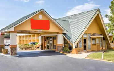 Perry Inn & Suites National Fairground I 75