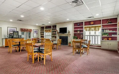 Photo 4 - Perry Inn & Suites National Fairground I 75