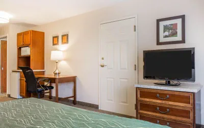 Photo 4 - Comfort Inn & Suites South Burlington near University
