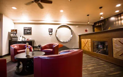 Photo 4 - Ten Pin Inn & Suites