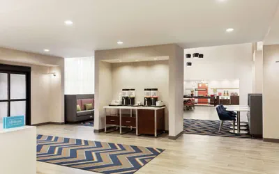 Photo 3 - Hampton Inn & Suites Valparaiso