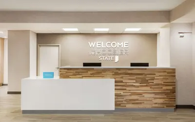Photo 4 - Hampton Inn & Suites Valparaiso