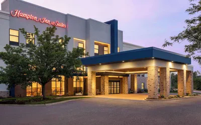 Photo 2 - Hampton Inn & Suites Valparaiso