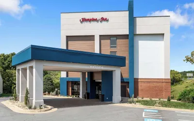 Photo 2 - Hampton Inn Front Royal