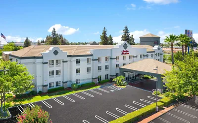 Photo 2 - Hampton Inn & Suites Modesto-Salida