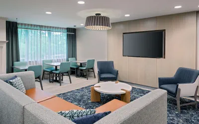 Photo 4 - Hampton Inn Hartford/Airport