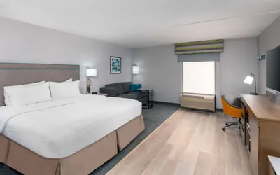 Photo 2 - Hampton Inn Hartford/Airport