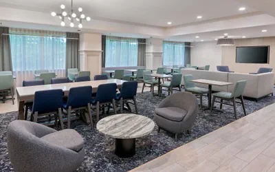 Photo 5 - Hampton Inn Hartford/Airport