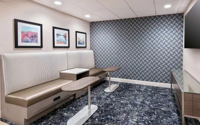 Photo 3 - Hampton Inn Hartford/Airport