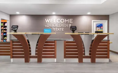 Photo 4 - Hampton Inn & Suites Sacramento-Cal Expo