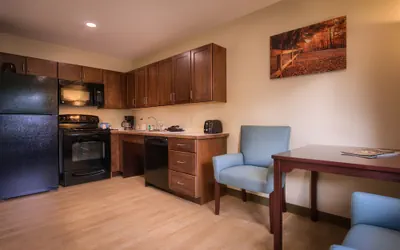Photo 4 - Sun & Ski Inn And Suites