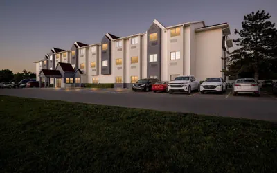 Photo 2 - Days Inn by Wyndham near Kansas Speedway